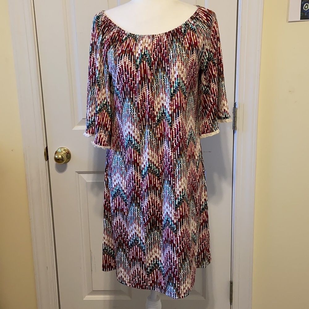 Pullover dress w/elastic neckline that can be worn on or off the shoulder. EUC
